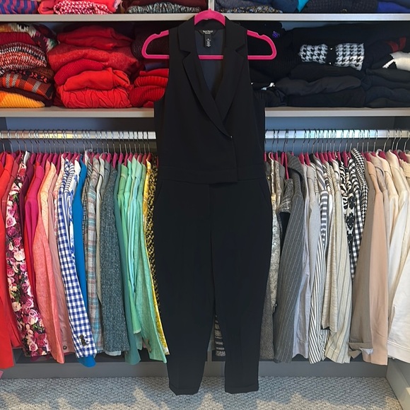 WHBM black sleeveless v neck 4 pocket cropped jumpsuit size 4P - Picture 1 of 3
